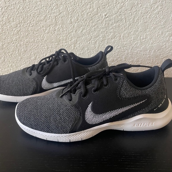 Nike Flex Experience Running Shoe - Women's size 10 - black - Picture 2 of 6